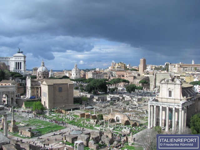 Blick über das Forum Romanum in Rom
